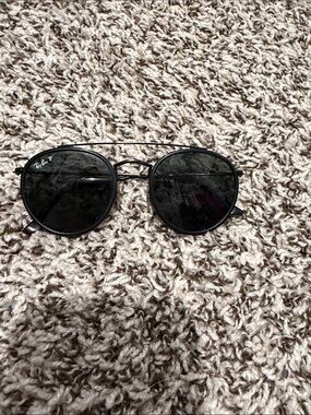Ray-Ban Black Round Metal Sunglasses with Dark Lenses